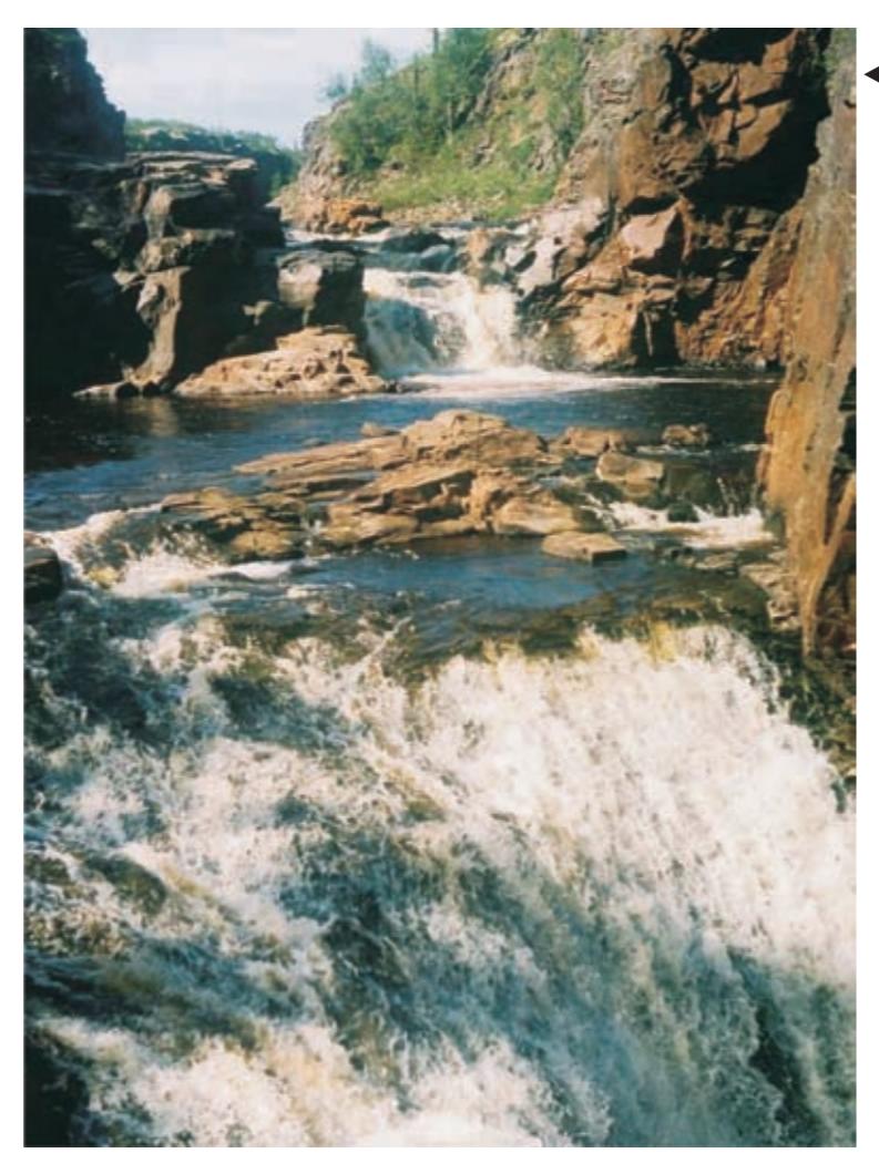 Падун и водопад на реке Сосновке , фото Г.Александрова. Падун и водопад на реке Сосновке , фото Г.Александрова.