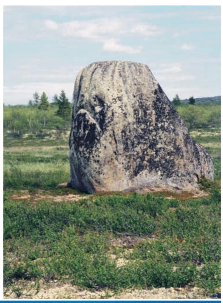 Сейд летучий камень на Трофим - горе ( сейдпахт) , фото И.Вдовина. Сейд летучий камень на Трофим - горе ( сейдпахт) , фото И.Вдовина.